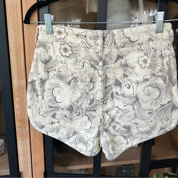 Pilcro denim shorts high rise floral curve tulip hem Anthropologie boho beige - Picture 4 of 5